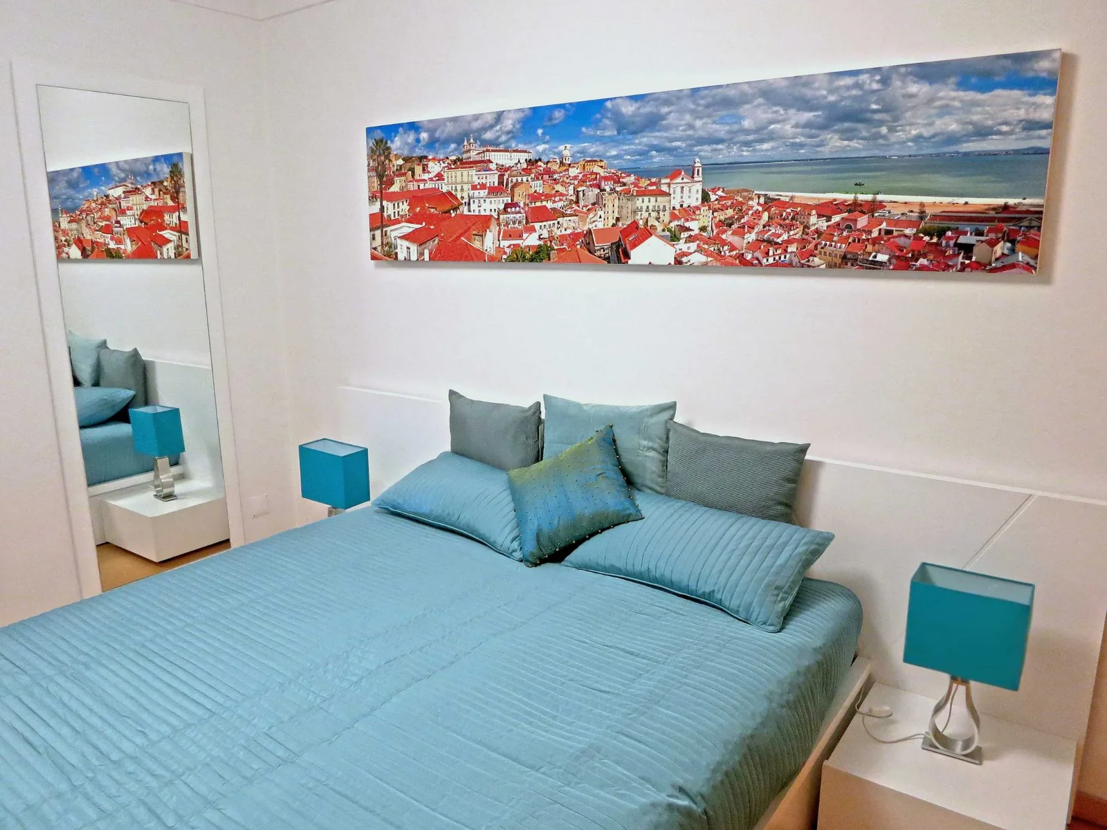 Second view of the bedroom, Riverside apartment, Lisbon