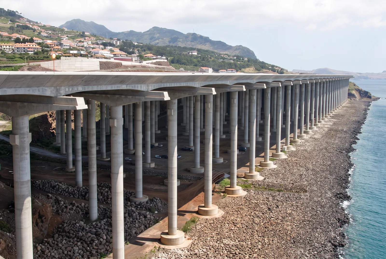 La pista del aeropuerto de Madeira, sostenida por 180 pilares